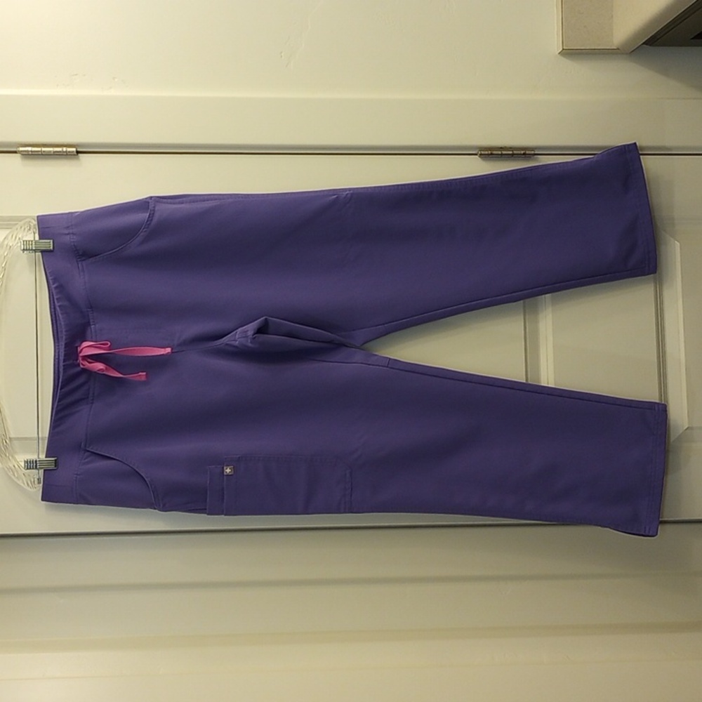 Amethyst Kade Scrub Pants from Figs